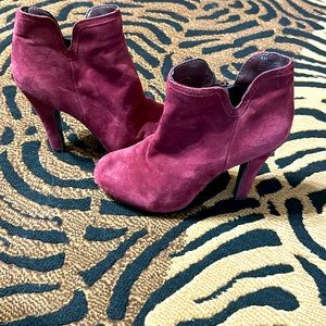 Gianni Bini Size 6 maroon bootie